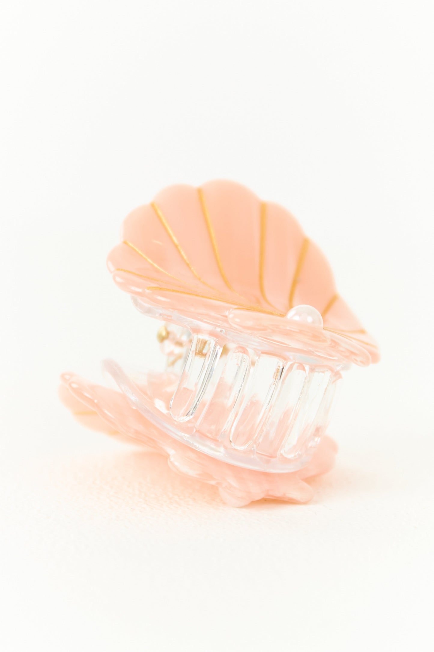 Light Coral Pearl Detail Seashell Claw Hair Clip